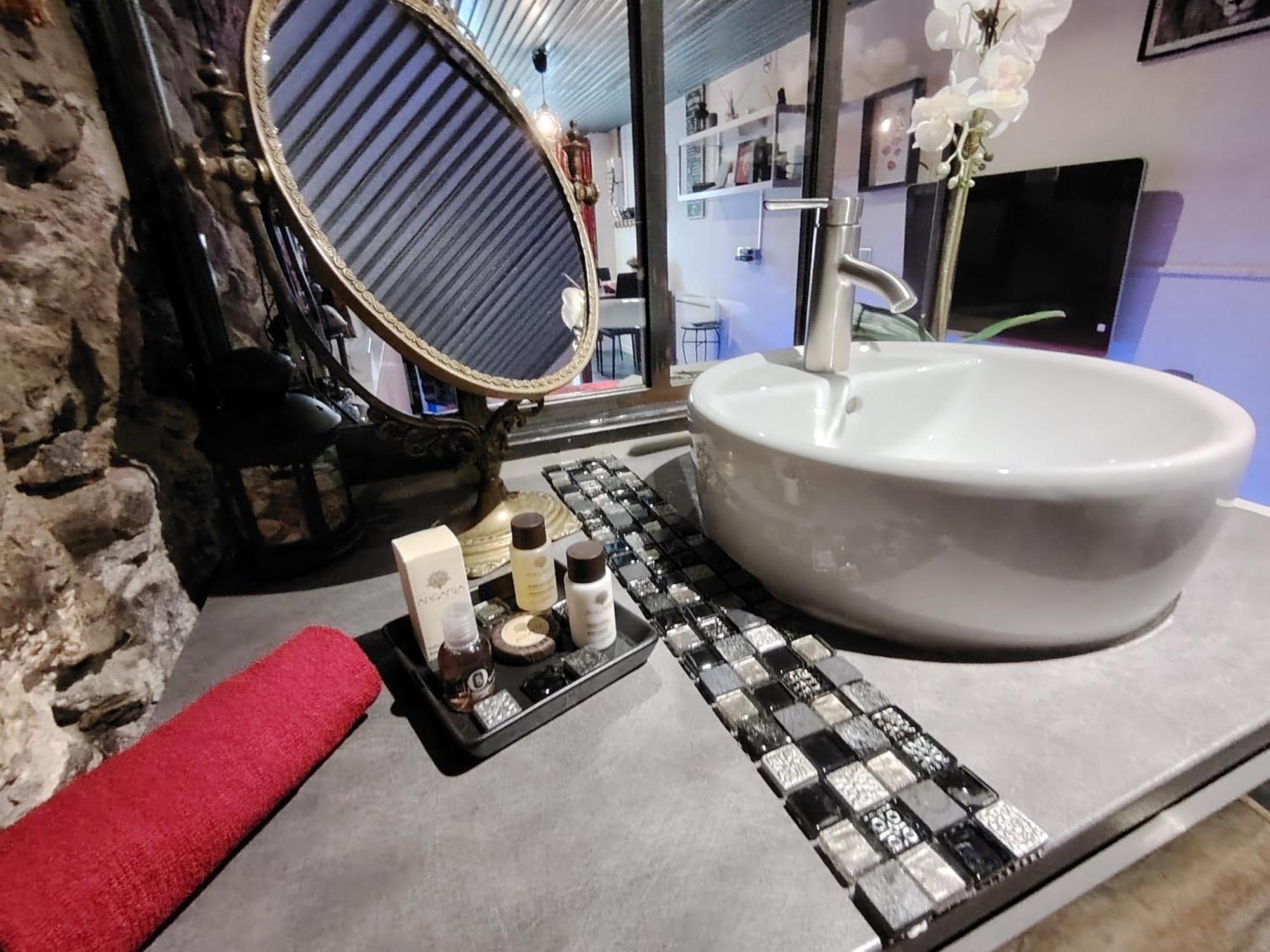 Sweet Loft Grenoble-Love Room Avec Jacuzzi & Sauna Extérieur photo